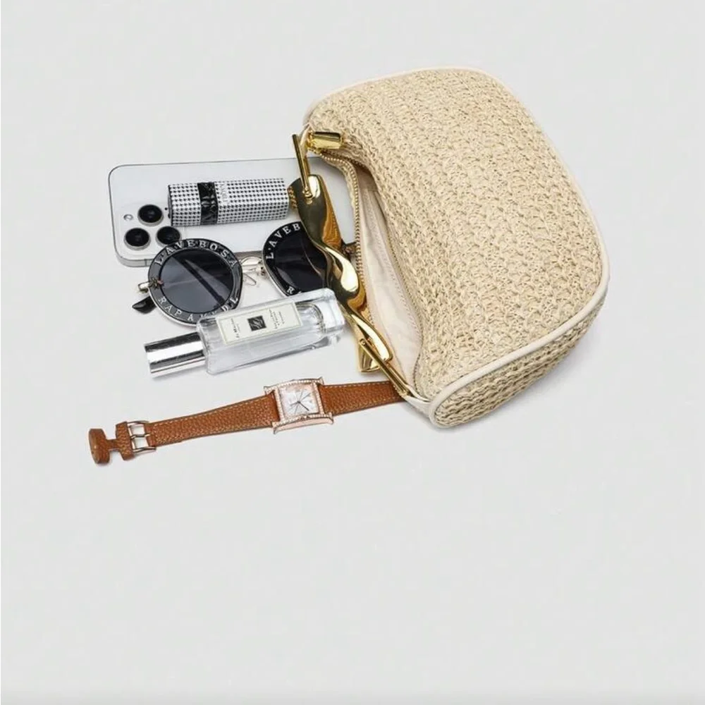 Elegant Cream Woven Handbag - Picture 9 of 10